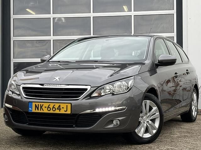 Grijs Gebruikt 2016 Peugeot 308 SW Premium Stationwagen | € 4.950 (Super prijs) - Afbeelding 1/4