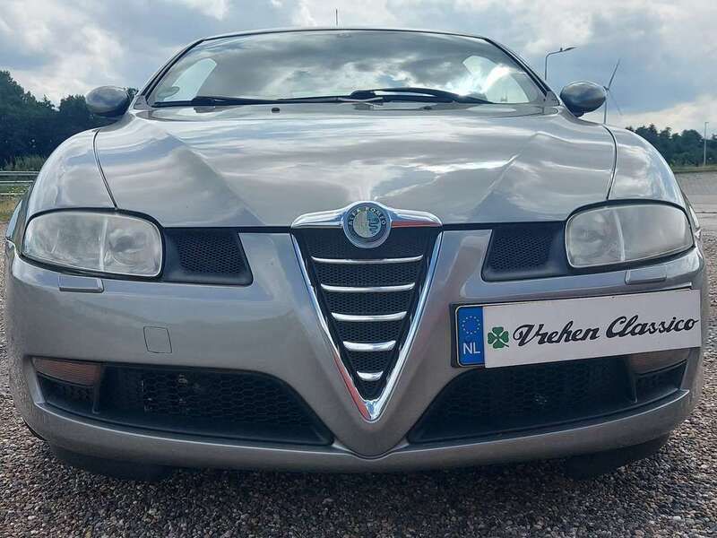 Grijs, metallic lak Gebruikt 2004 Alfa Romeo GT Progression Coupé | € 2.750 (Iets duurder) - Afbeelding 1/4