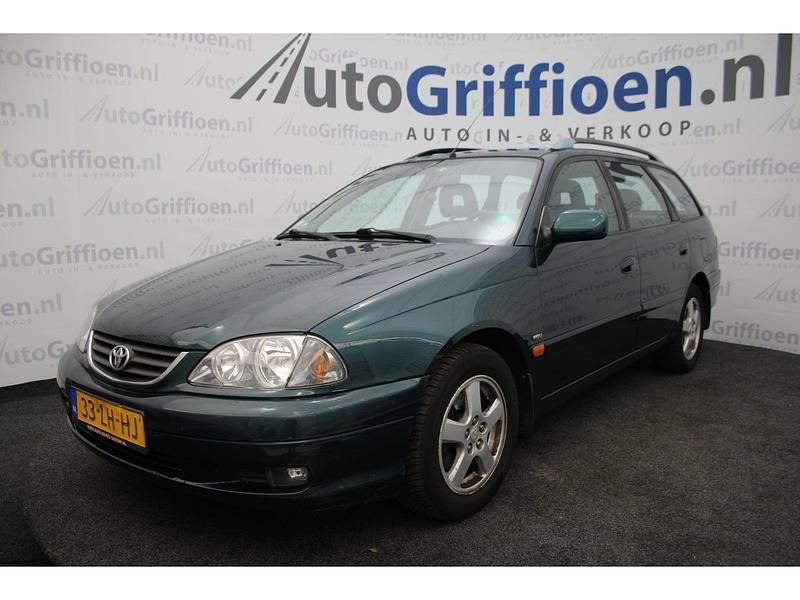Groen (metallic) Gebruikt 2003 Toyota Avensis Luna Stationwagen | € 2.790 (Eerlijke prijs) - Afbeelding 1/4