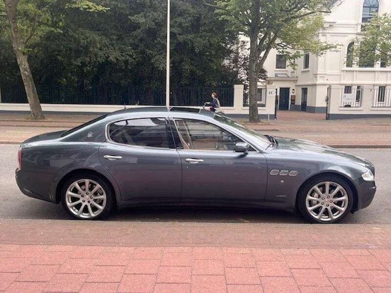 Grijs Gebruikt 2007 Maserati Quattroporte GT Sedan | € 21.500 (Eerlijke prijs) - Afbeelding 1/4