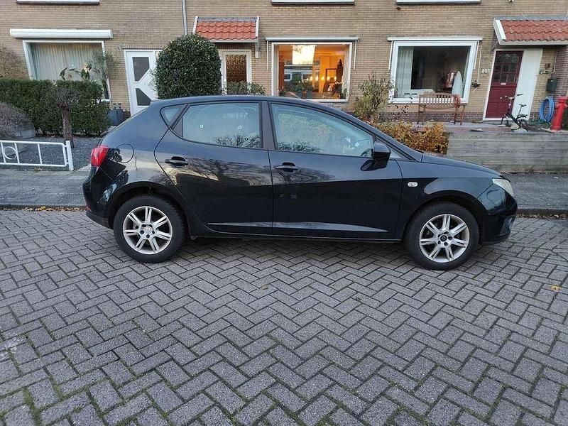 Zwart Gebruikt 2008 Seat Ibiza Stylance Hatchback | € 2.000 (Eerlijke prijs) - Afbeelding 1/4