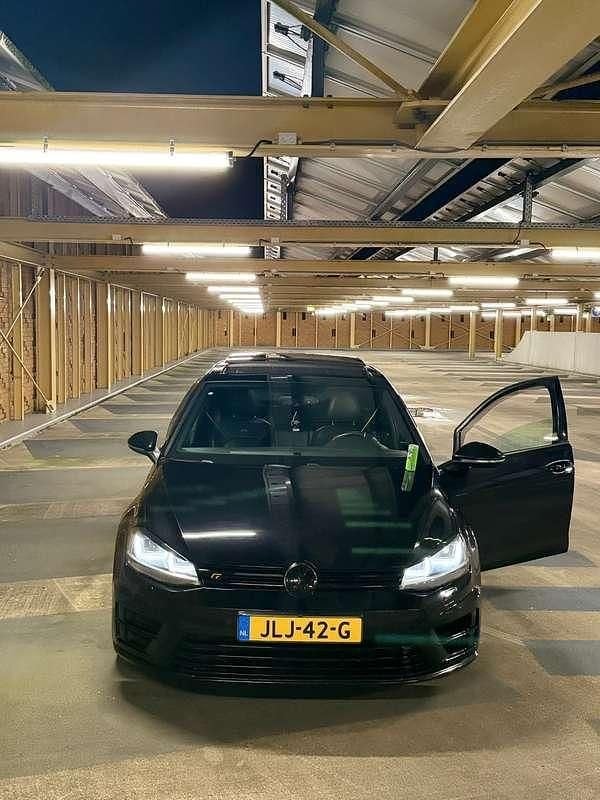 Zwart Occasion 2015 VW Golf VII R Stationwagen | € 23.800 (Duur) - Afbeelding 1/4