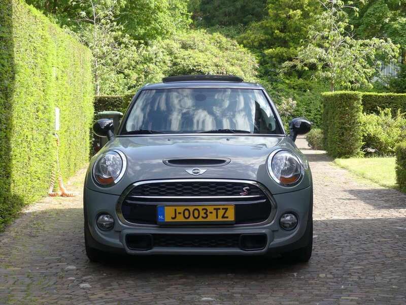 Grijs Gebruikt 2017 Mini Cooper S Hatchback | € 19.500 (Eerlijke prijs) - Afbeelding 1/4