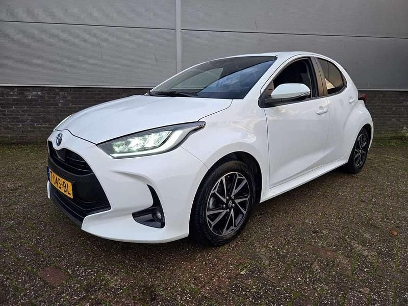 Wit Gebruikt 2023 Toyota Yaris Hybrid Limited Hatchback | € 21.980 (Eerlijke prijs) - Afbeelding 1/4