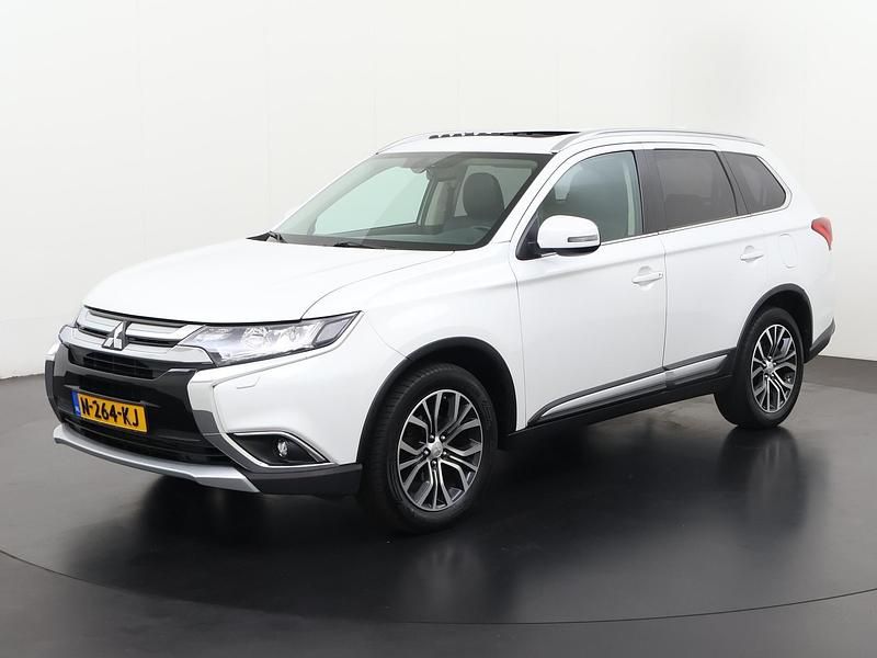 Wit Occasion 2017 Mitsubishi Outlander Instyle SUV | € 19.945 (Duur) - Afbeelding 1/4