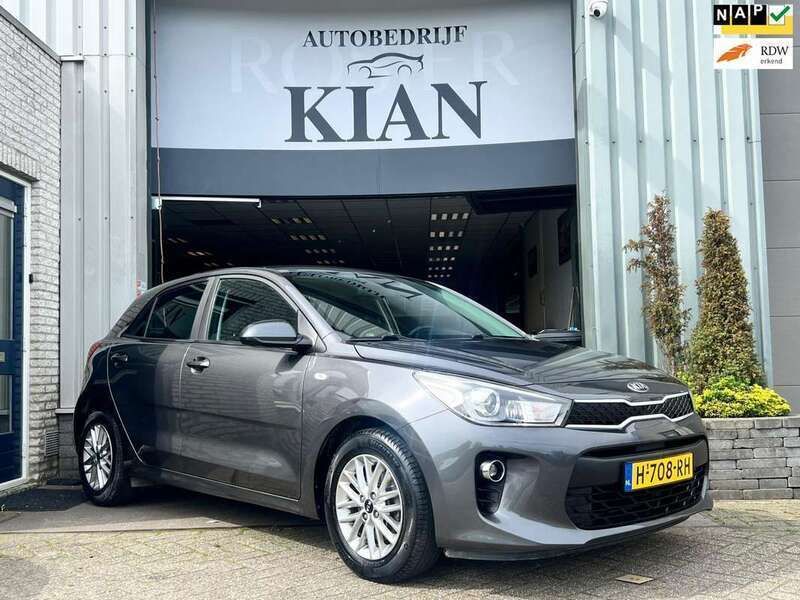 Grijs Gebruikt 2020 Kia Rio Hatchback | € 14.950 (Eerlijke prijs) - Afbeelding 1/4
