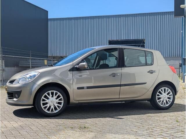 Occasion Renault Clio II Collection 101 PK (74 kW) 2009 Beige Hatchback