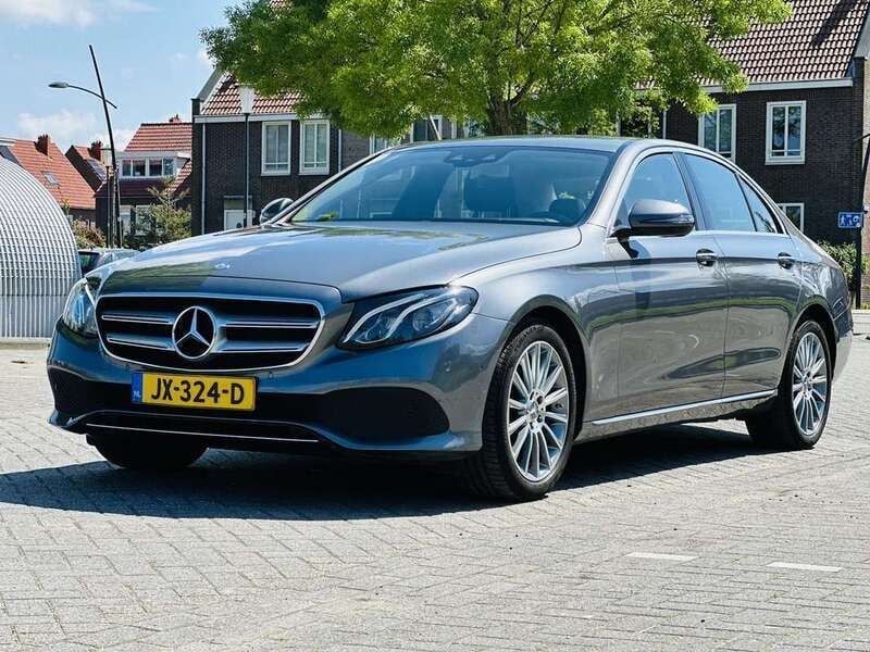 Grijs Gebruikt 2016 Mercedes E220 Edition Sedan | € 19.000 (Eerlijke prijs) - Afbeelding 1/4