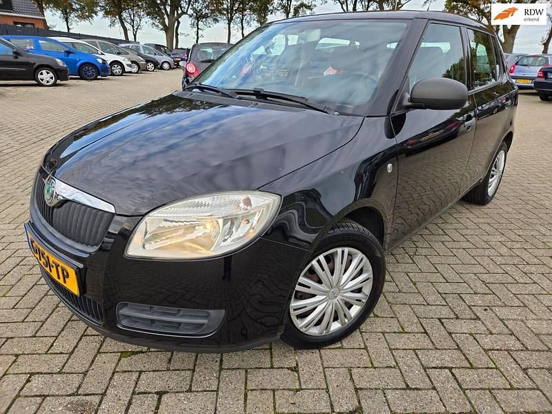 Zwart (metallic) Gebruikt 2008 Skoda Fabia Classic Hatchback | € 2.499 (Eerlijke prijs) - Afbeelding 1/4