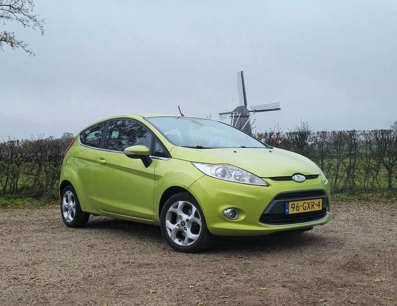 Groen Gebruikt 2008 Ford Fiesta Titanium Hatchback | € 1.700 (Goede deal) - Afbeelding 1/4
