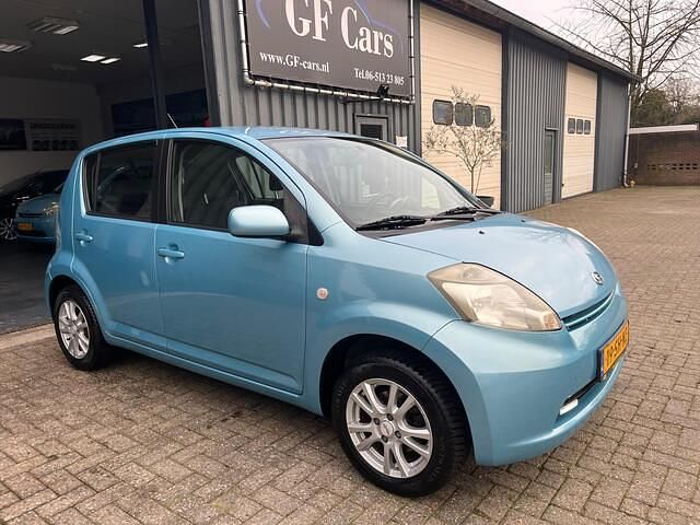 Occasion Daihatsu Sirion 87 PK (63 kW) 2006 Blauw Hatchback