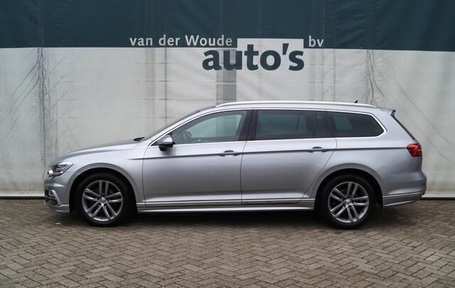 Grijs, andere lak Gebruikt 2019 VW Passat Highline Stationwagen | € 18.900 (Iets duurder) - Afbeelding 1/4