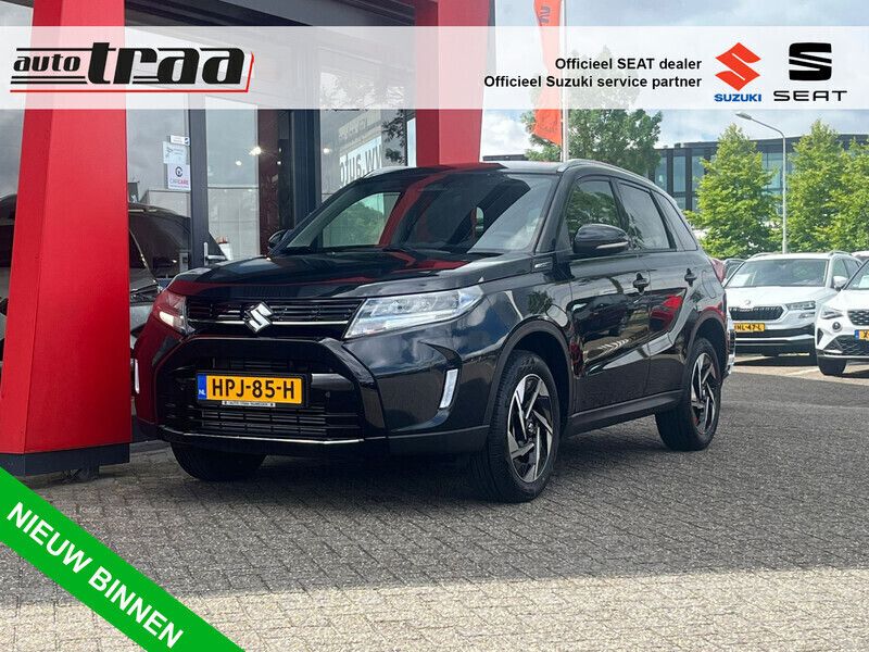 Zwart Gebruikt 2025 Suzuki Vitara Style SUV | € 30.950 (Duur) - Afbeelding 1/4