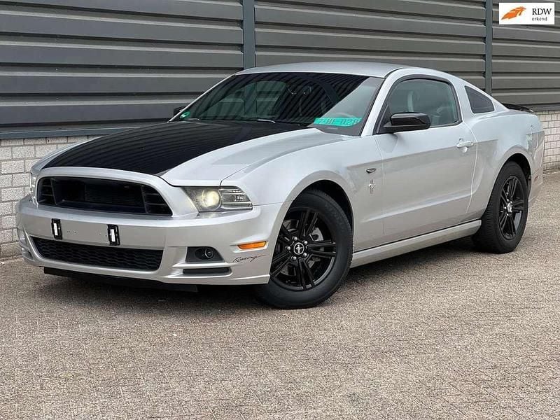 Grijs, metallic lak Gebruikt 2014 Ford Mustang Coupé | € 25.750 - Afbeelding 1/4