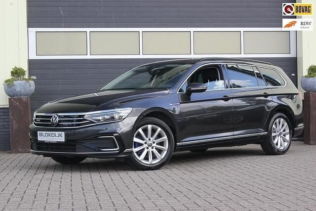 Grijs, metallic lak Gebruikt 2022 VW Passat Business Stationwagen | € 24.900 (Eerlijke prijs) - Afbeelding 1/4
