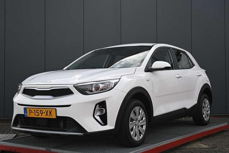 Wit Gebruikt 2022 Kia Stonic Comfort SUV | € 14.950 (Goede deal) - Afbeelding 1/4