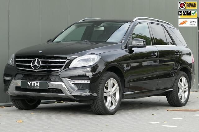 Zwart Gebruikt 2012 Mercedes 350 AMG SUV | € 21.940 (Iets duurder) - Afbeelding 1/4