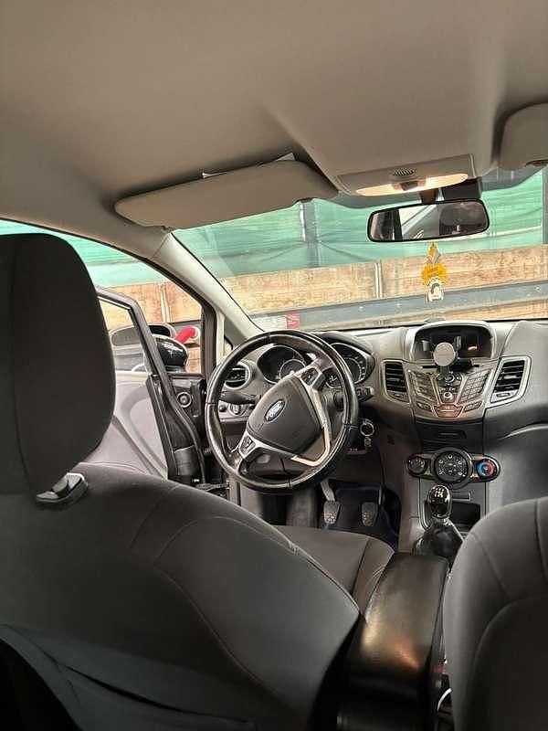 Zwart Gebruikt 2015 Ford Fiesta Style Hatchback | € 2.500 (Goede deal) - Afbeelding 1/4