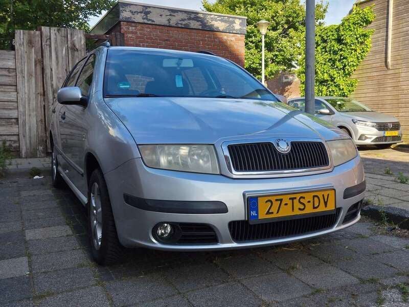 Zilver Gebruikt 2007 Skoda Fabia Elegance Stationwagen | € 2.200 (Duur) - Afbeelding 1/4