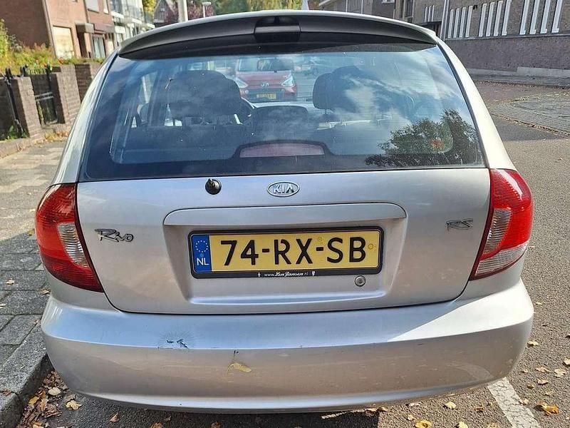 Grijs Gebruikt 2006 Kia Rio Hatchback | € 1.100 (Goede deal) - Afbeelding 1/3