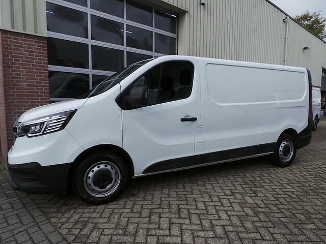 Wit Occasion 2024 Renault Trafic MPV | € 17.950 (Super prijs) - Afbeelding 1/4