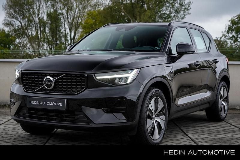 Zwart Gebruikt 2022 Volvo XC40 Plus SUV | € 32.995 (Eerlijke prijs) - Afbeelding 1/4