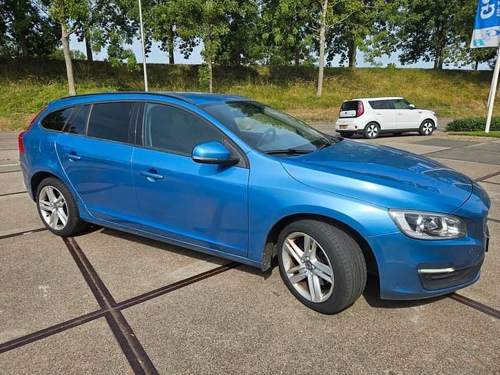 Occasion 2016 Volvo V60 Stationwagen | € 12.250 (Super prijs) - Afbeelding 1/4