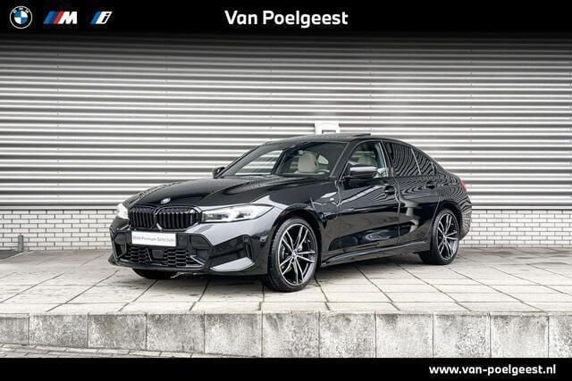 Zwart Gebruikt 2024 BMW 330 M Sport Sedan | € 49.900 (Eerlijke prijs) - Afbeelding 1/4