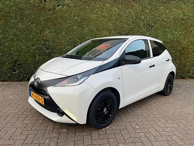Wit Gebruikt 2017 Toyota Aygo Hatchback | € 7.450 (Goede deal) - Afbeelding 1/4
