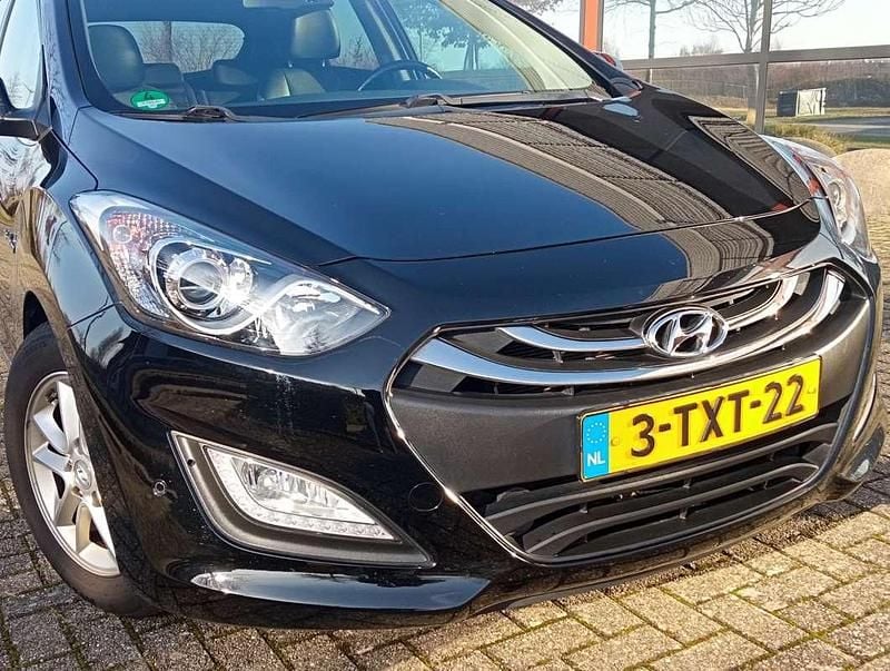 Zwart Occasion 2014 Hyundai i30 GO! Hatchback | € 10.500 (Eerlijke prijs) - Afbeelding 1/4