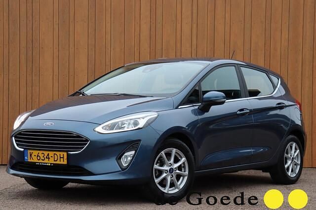 Blauw (metallic) Gebruikt 2020 Ford Fiesta Titanium Hatchback | € 12.440 (Eerlijke prijs) - Afbeelding 1/4