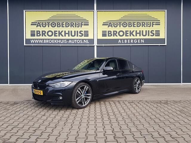 Zwart (metallic) Occasion 2019 BMW 320 M Sport Sedan | € 13.850 (Super prijs) - Afbeelding 1/4