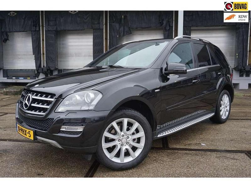 Zwart Gebruikt 2011 Mercedes ML350 SUV | € 18.495 - Afbeelding 1/4