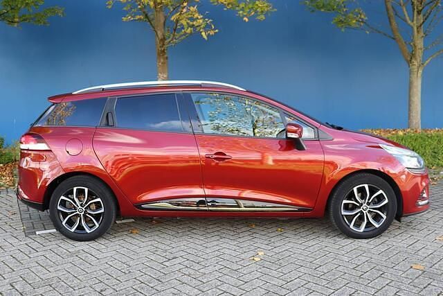 Occasion Renault Clio GrandTour Zen 90 PK (66 kW) 2017 Rood Stationwagen