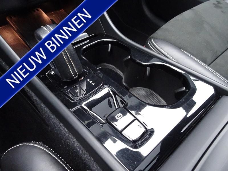 Zwart Occasion 2022 Volvo XC40 R-Design SUV | € 27.950 (Super prijs) - Afbeelding 1/1