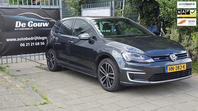 Zwart Gebruikt 2015 VW Golf VII GTE Hatchback | € 13.899 (Iets duurder) - Afbeelding 1/4