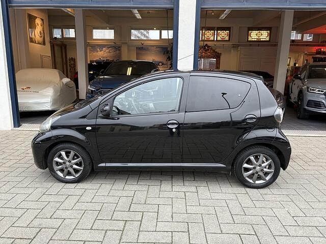Occasion Toyota Aygo 68 PK (50 kW) 2011 Zwart Hatchback