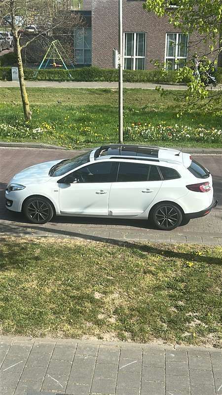 Wit Gebruikt 2012 Renault Mégane GrandTour Bose Edition Stationwagen | € 5.750 (Eerlijke prijs) - Afbeelding 1/4