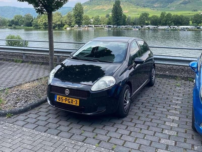 Zwart Gebruikt 2011 Fiat Punto Hatchback | € 1.999 (Eerlijke prijs) - Afbeelding 1/4