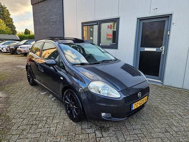 Grijs Gebruikt 2008 Fiat Grande Punto Hatchback | € 1.750 (Iets duurder) - Afbeelding 1/4