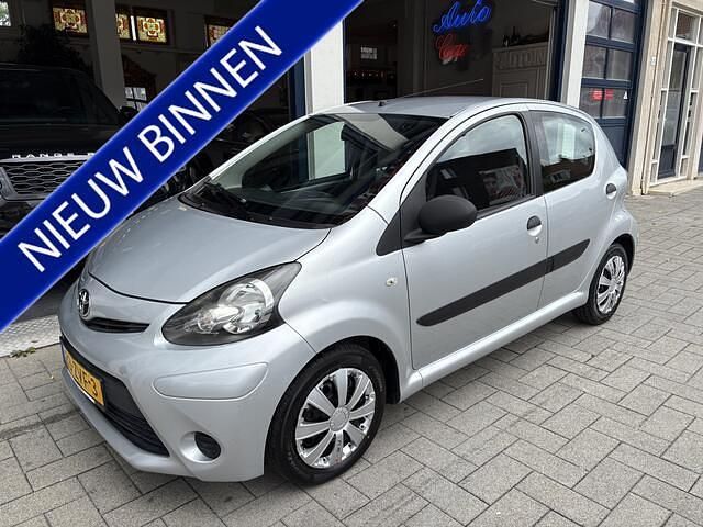 Grijs Gebruikt 2013 Toyota Aygo Comfort Hatchback | € 5.499 (Eerlijke prijs) - Afbeelding 1/4