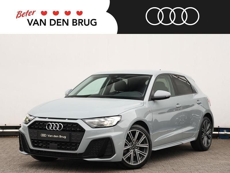 Grijs Gebruikt 2024 Audi A1 Sportback Comfort Hatchback | € 32.800 (Duur) - Afbeelding 1/4