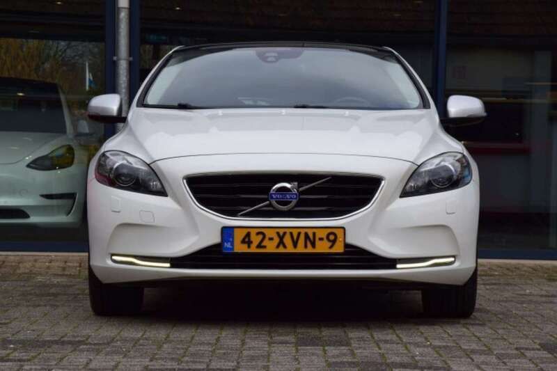 Wit Gebruikt 2012 Volvo V40 Summum Stationwagen | € 12.000 (Eerlijke prijs) - Afbeelding 1/4