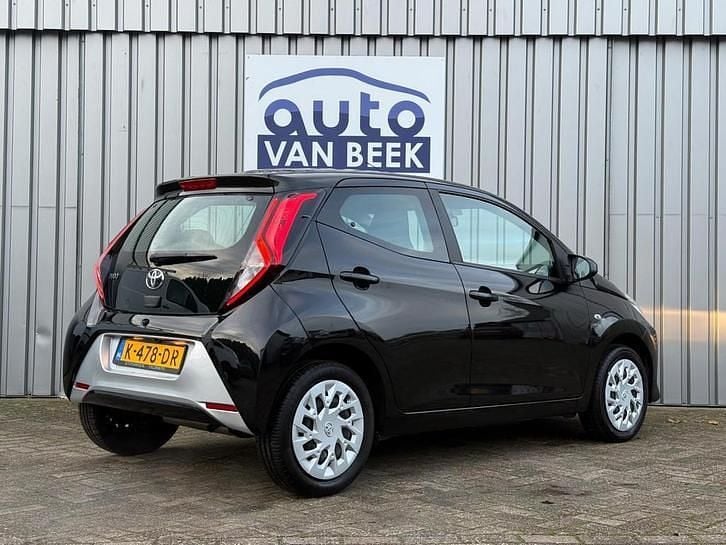 Zwart Occasion 2021 Toyota Aygo X-play Hatchback | € 8.950 (Goede deal) - Afbeelding 1/1