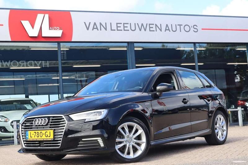Zwart Gebruikt 2017 Audi A3 Sportback e-tron Sport Sedan | € 16.948 (Goede deal) - Afbeelding 1/4