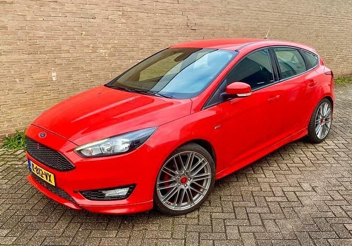 Occasion 2017 Ford Focus ST-Line | € 8.750 (Goede deal) - Afbeelding 1/4