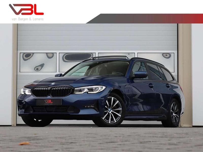 Blauw Gebruikt 2021 BMW 320e Executive Stationwagen | € 29.940 (Eerlijke prijs) - Afbeelding 1/4