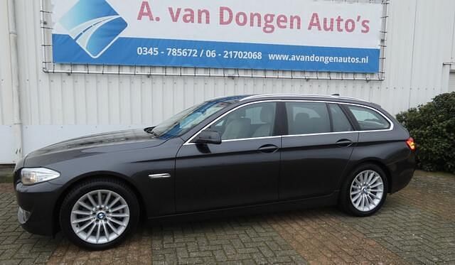 Grijs Gebruikt 2010 BMW 523 Executive Sedan | € 13.795 (Iets duurder) - Afbeelding 1/4