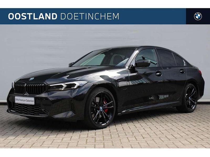 Zwart, metallic lak Gebruikt 2024 BMW 320 M Sport Sedan | € 44.950 (Iets duurder) - Afbeelding 1/4