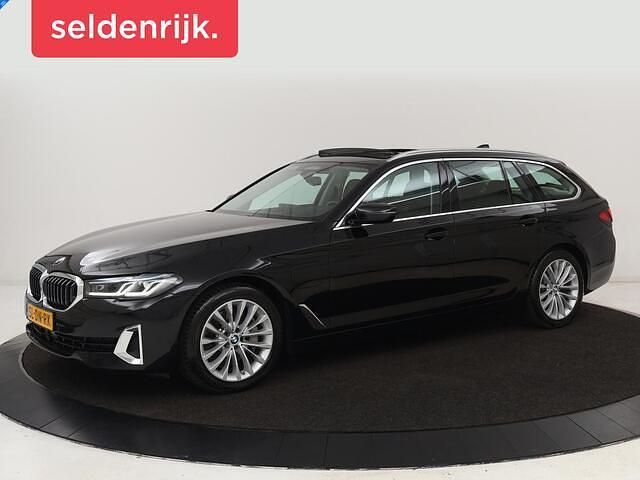 Zwart Gebruikt 2021 BMW 530e Luxury Line Stationwagen | € 28.900 (Super prijs) - Afbeelding 1/4